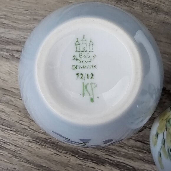 Bing & Grondahl B&G Copenhagen Vintage Porcelain Floral Vase Set of Two - Picture 9 of 9